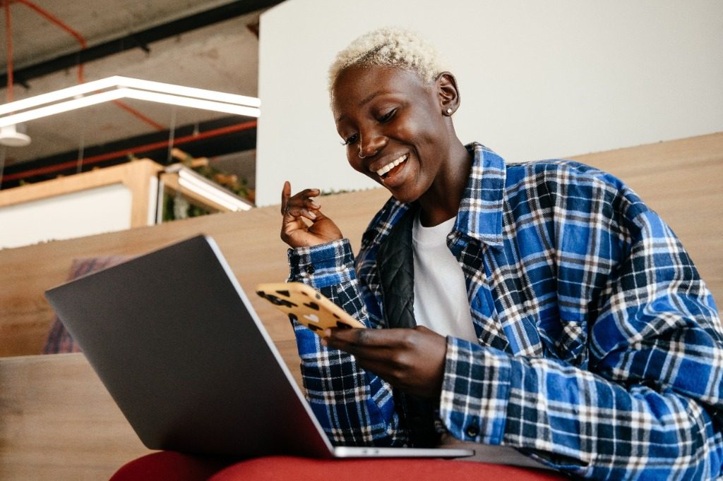 Apprenant étudiant avec son professeur Kimboo